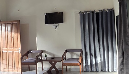 Stone Cottage Suite Room