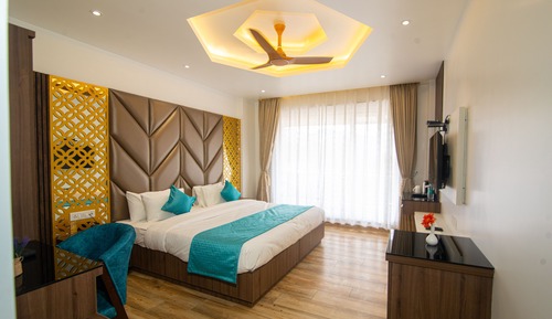 EXECUTIVE ROOM