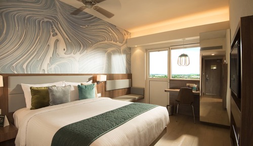 Standard Room, 1 Queen Bed, Pool View (Modern Pool)