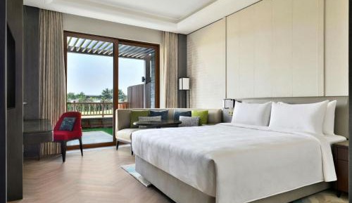 Garden Terrace, Guest Room, 1 King, Garden View with balcony and complimentary evening local tea experience