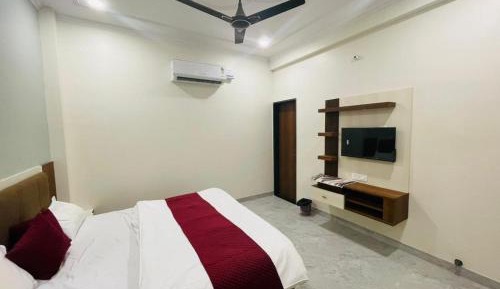 Deluxe Double Room (2 Adults + 1 Child)