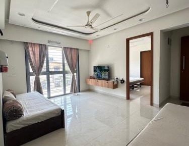 Three-Bedroom Apartment with Balcony