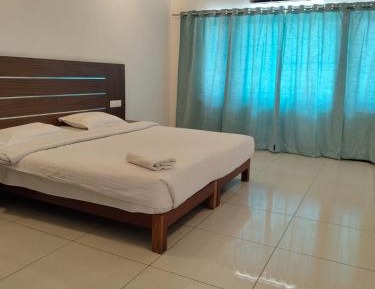 Deluxe Room (2 Adults + 1 Child)
