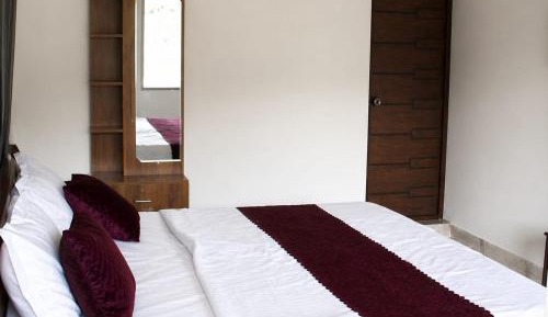 Deluxe Double Room (2 Adults + 1 Child)