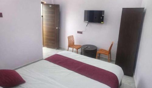 Deluxe Double Room (2 Adults + 1 Child)