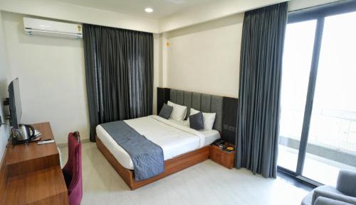 Deluxe Double Room (2 Adults + 1 Child)