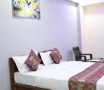 Deluxe Double Room (2 Adults + 1 Child)