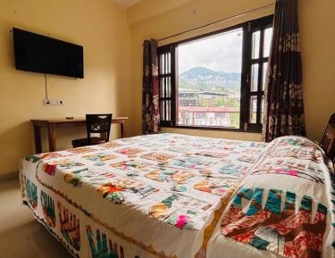 Apartment with Mountain View