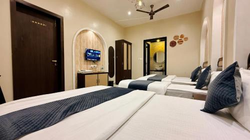 Deluxe Family Room