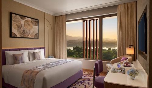 Deluxe King Bed Room