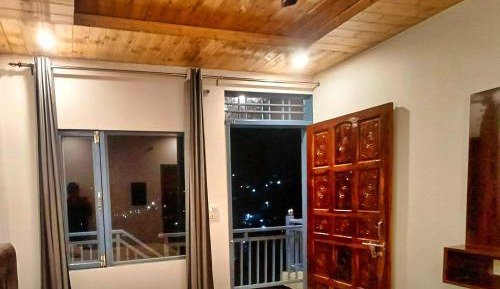 Deluxe Double Room (2 Adults + 1 Child)