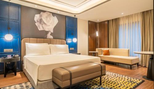 Business Class Suite – 15% off on Food & Beverages, Two Ways Airport Transfers, 1 Round Tea/Coffee with cookies at Sky Bistro (1700 to 1900 hrs)