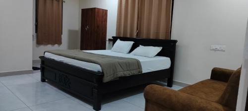 Deluxe Double Room (2 Adults + 1 Child)