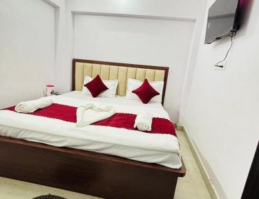 Deluxe Double Room (2 Adults + 1 Child)