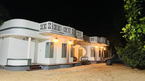 Deluxe Double Room (2 Adults + 1 Child)