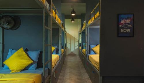 Single Bed in Mixed Dormitory Room