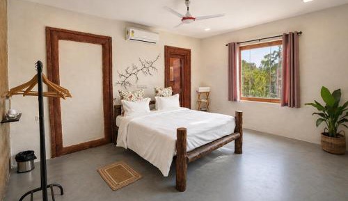 Deluxe Double Room (2 Adults + 1 Child)