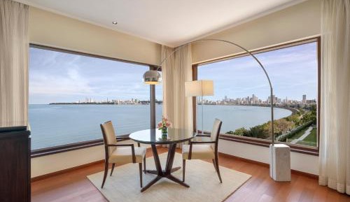 Premier Suite Queen’s Necklace View
