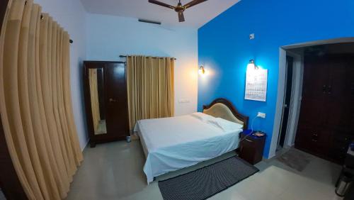 Deluxe Room (2 Adults + 1 Child)