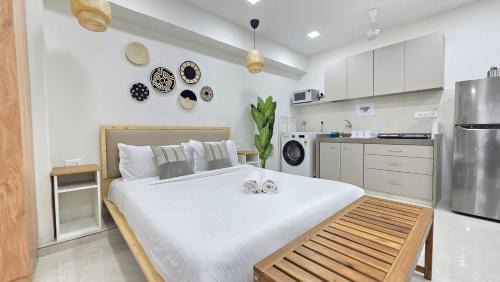 King Studio with Sofa Bed