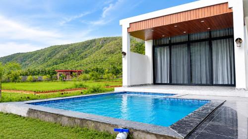 King Room with Pool View