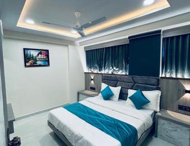 Deluxe Double Room (2 Adults + 1 Child)