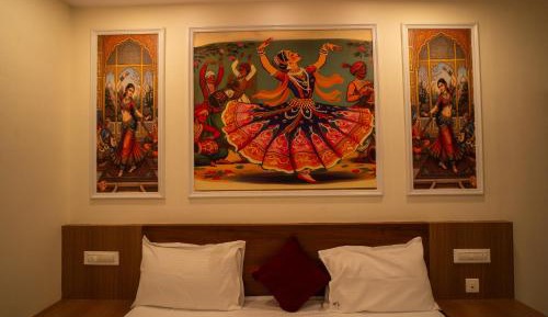 Deluxe Double Room (2 Adults + 1 Child)