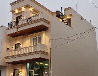 Deluxe Double Room (2 Adults + 1 Child)