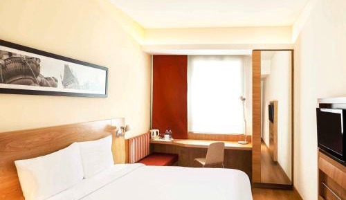Standard Queen Room