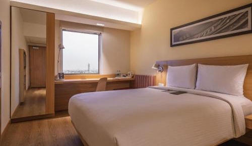 Standard Queen Room