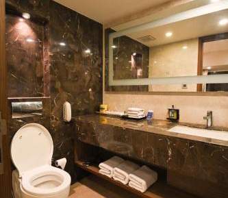 Deluxe Double or Twin Room (15% discount on food and soft beverage)