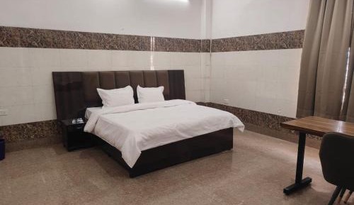 Deluxe Double or Twin Room with City View