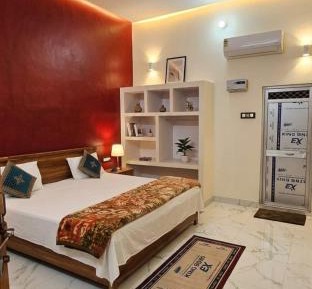 Deluxe Family Room