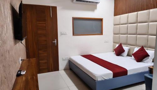Single Room with Private Bathroom