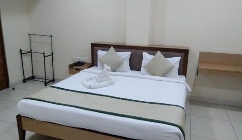 Deluxe Double Room (2 Adults + 1 Child)