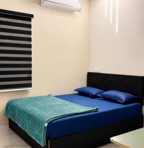 Deluxe Double Room (2 Adults + 1 Child)