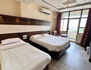 Deluxe Triple Room with Sea View