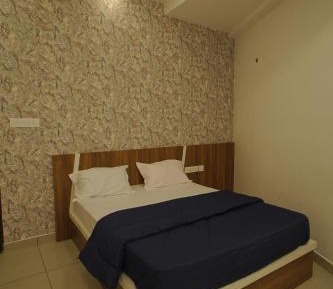 Deluxe Double Room (2 Adults + 1 Child)