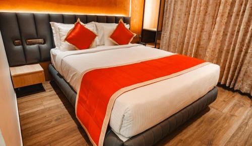 Deluxe Double Room (2 Adults + 1 Child)