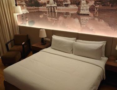Superior Room - King Bed