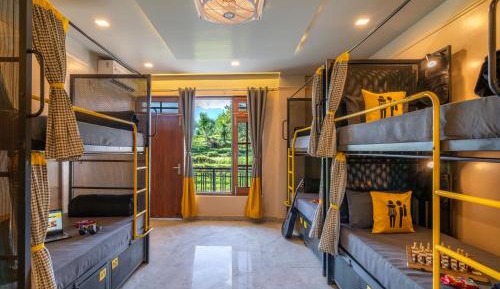  Bed in 6 Bed Mixed Dormitory with Balcony and Hill View