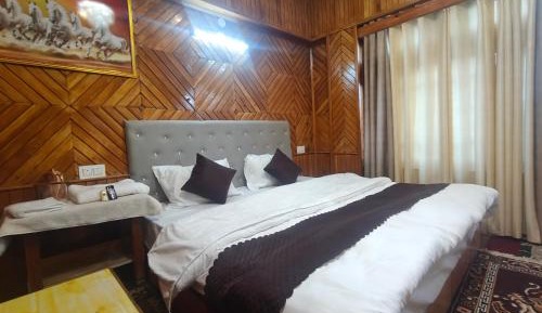 Single Room with Mountain View