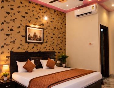 Deluxe Double Room (2 Adults + 1 Child)