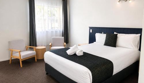 Deluxe Queen Room