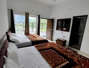 Quadruple Room with Mountain View