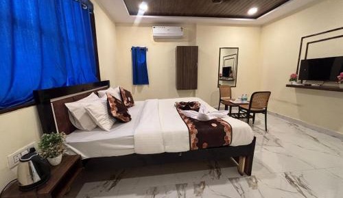 Deluxe Double Room (2 Adults + 1 Child)