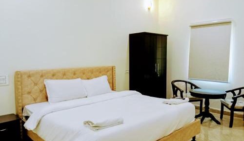 Deluxe Double Room (2 Adults + 1 Child)