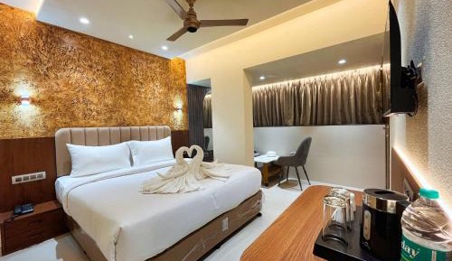 Deluxe Double Room (2 Adults + 1 Child)