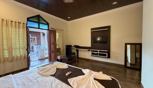 King Room with Balcony