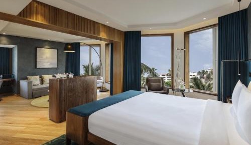 Executive Suite King Bed Ocean View - Buffet Breakfast, Complimentary Airport transfers (T1&T2), Premier Lounge Access with Cocktail Hrs. from 18:00 Hrs. to 20:00 Hrs